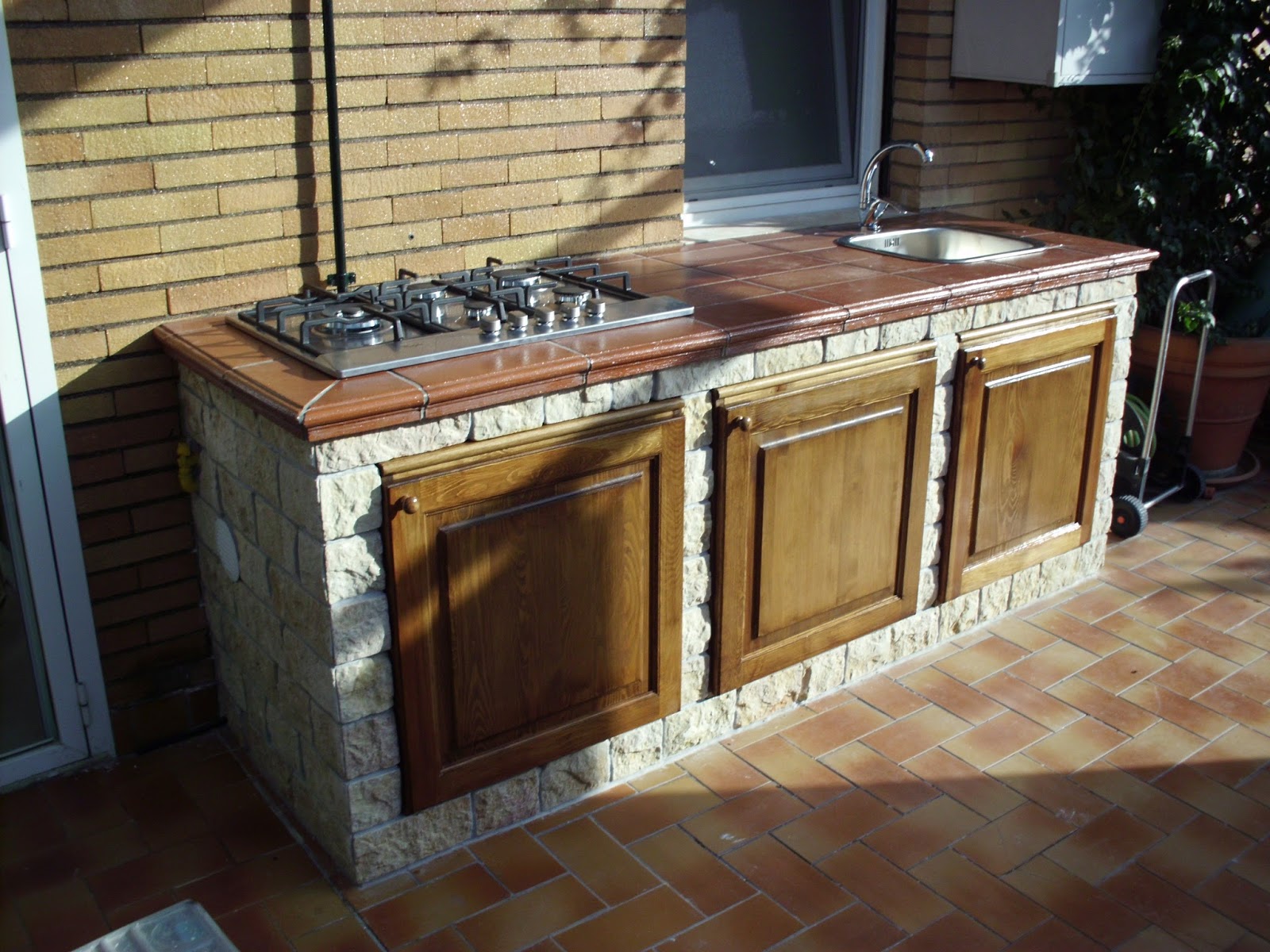Cucine da esterno fai da te: lampadari fai da te molto originali ... Armadio frigo da terrazzo