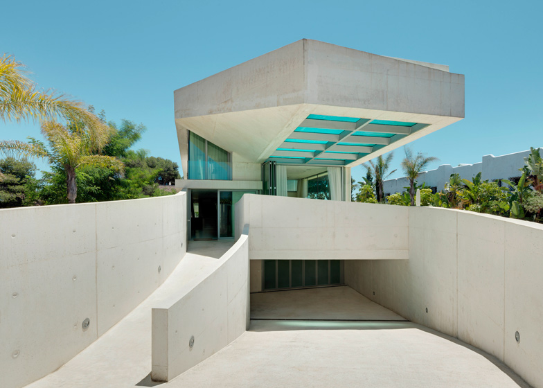 Piscina sul tetto in vetro per la jellyfish house di wiel arets ... Piscina sul tetto