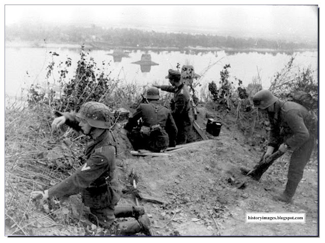 German machine gun crew prepares MG firing position banks  Dnieper. 1943