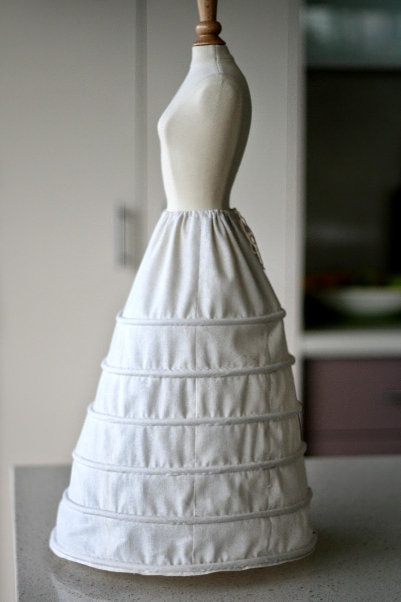 The Alcega Project Project 1. F.67 "Silk farthingale for a woman"