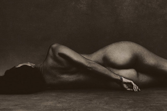 Kourtney Kardashian desnuda en Vanity Fair