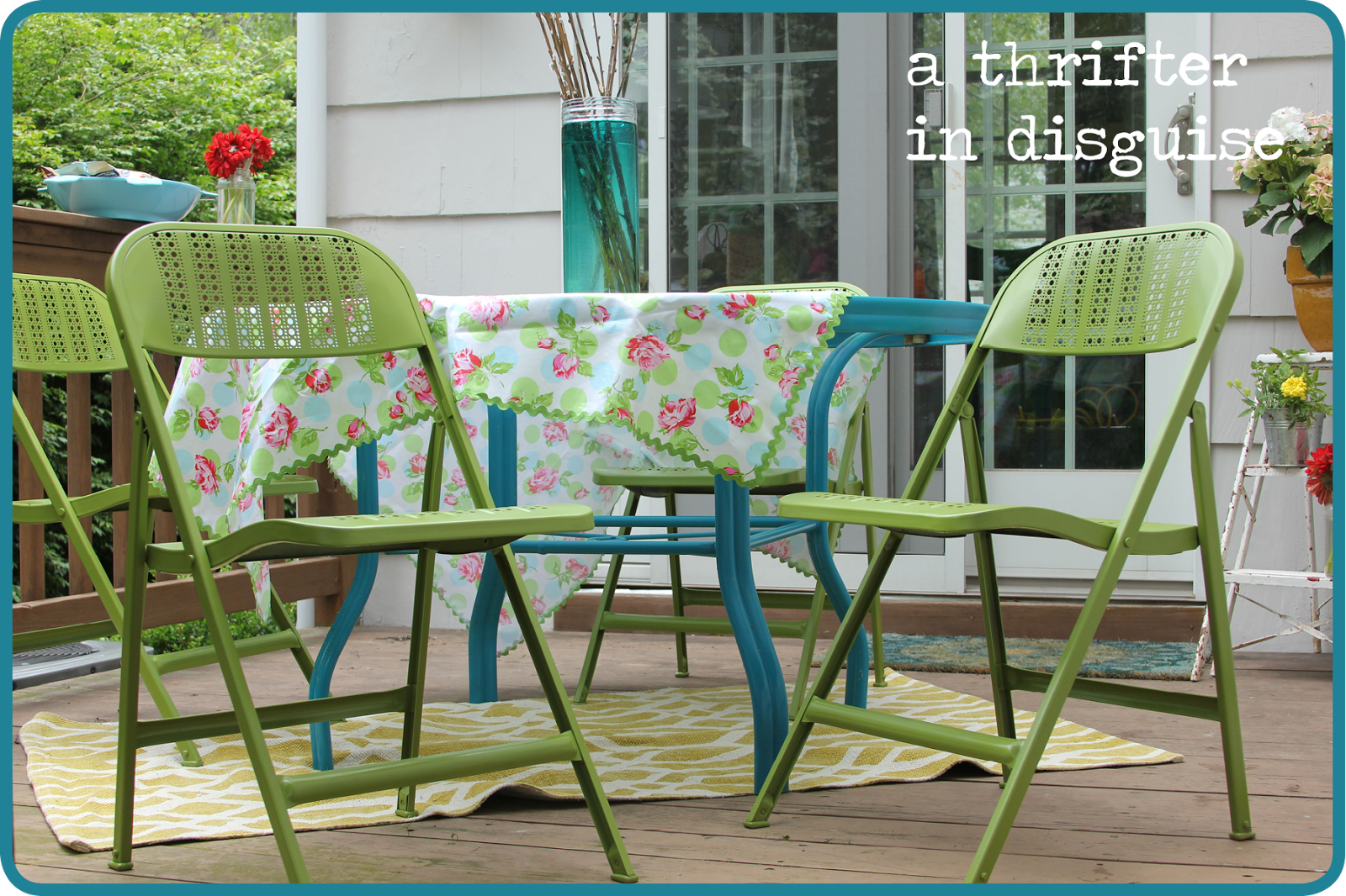 A Thrifter In Disguise Diy Metal Folding Patio Chairs Makeover I Know Went With My Traditional Green And Blue Color Scheme But It S Just What Felt Right To Me Here Ll Branch Out On Colors Some Projects Soon