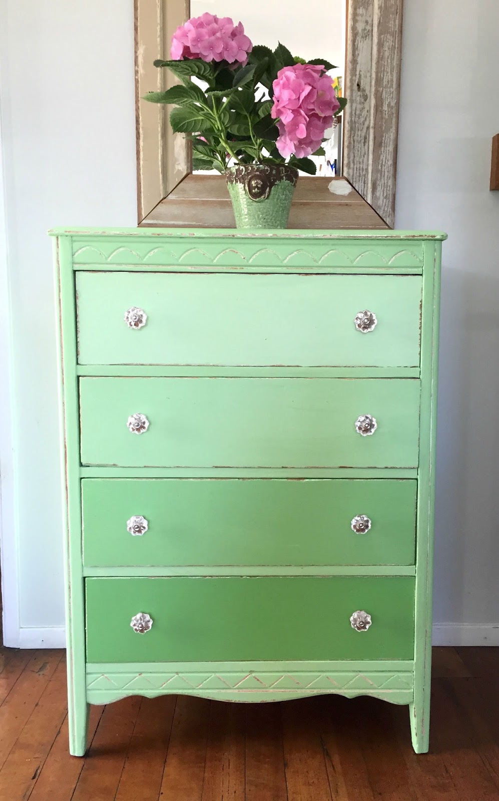 D.D.'s Cottage and Design How to paint a Green Ombre Dresser