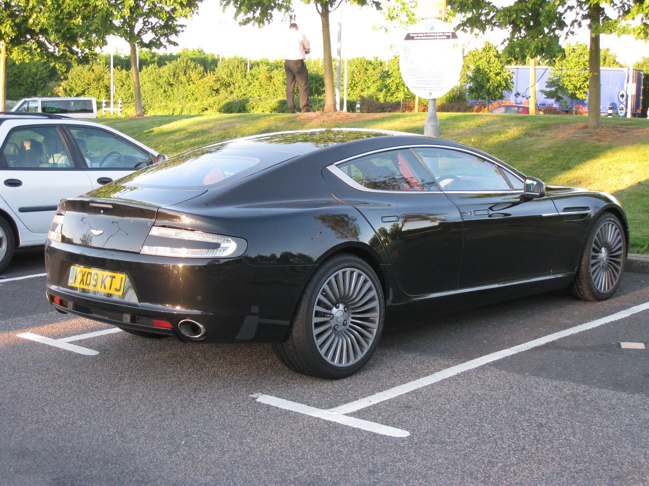 aston-martin-rapide-1.jpg