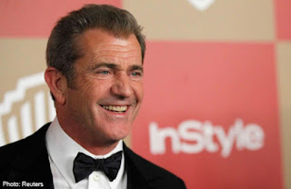 Mel Gibson 'spend the night' with three women at once