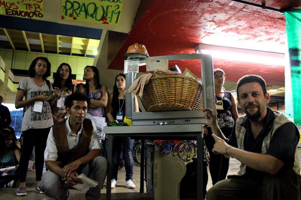 Dia 27 de abril ( sábado) Sarau EMANCIPA...na História ! ! ! E Sarau da Cesta neles ! ! !