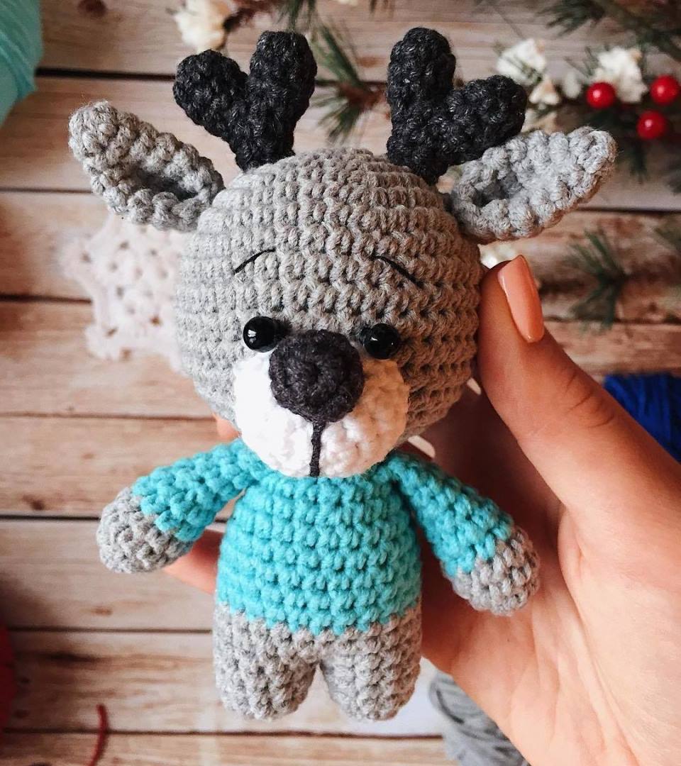 Вязаный олень амигуруми крючком Вязаный олень амигуруми крючком