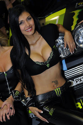 http://1.bp.blogspot.com/--raiAyUYtVI/TzLkvef2MEI/AAAAAAAALxY/32WbwIceJgU/s1600/monster-energy-girls-monza-2011-19.jpg