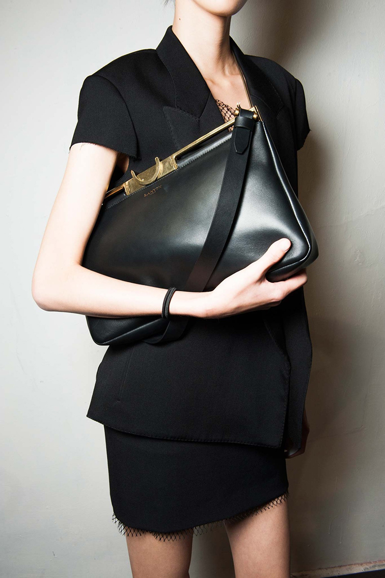All black monochromatic look, Lanvin, large leather bag All black monochromatic look, Lanvin, large leather bag