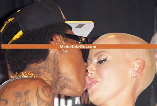 Can U kiss Like This? Amber Rose And Wiz Khalifah Make Out at VMA Red Carpet! 2 Can U kiss Like This? Amber Rose And Wiz Khalifah Make Out at VMA Red Carpet! 2