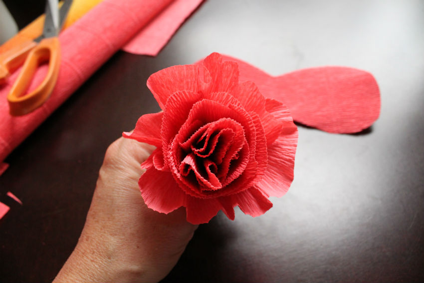corner blog: how to make crepe paper flowers (my way!)