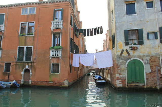 Estendais sobre os canais de Veneza-http://fotosefactos.blogspot.com