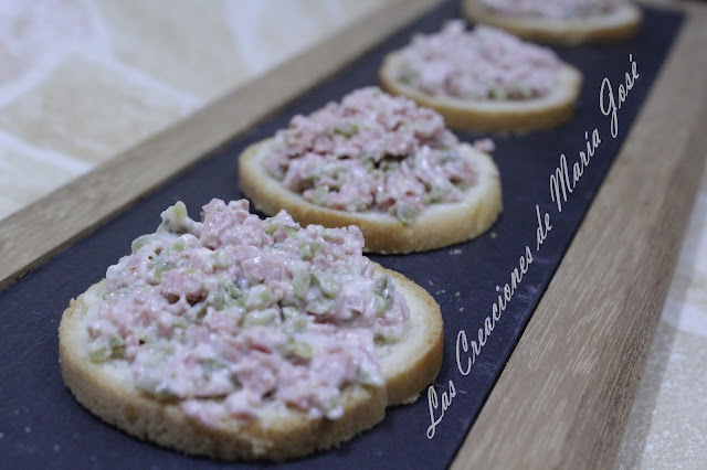 Canapés De Salpicón De Carne Y Pepinillos