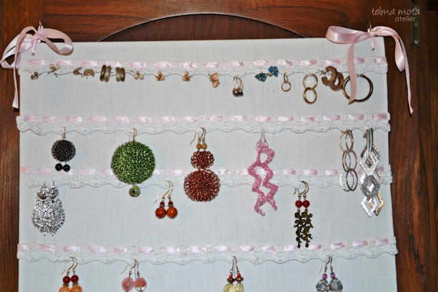 Jewelry support for your wardrobe - hanging on wardrobe - by Telma Mota