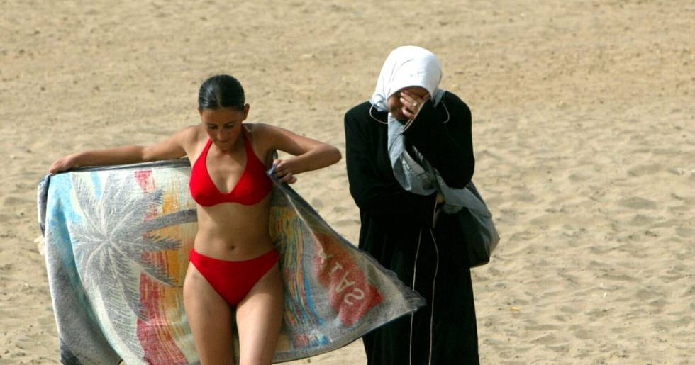 Арабские Женщины На Пляже Порно Видео