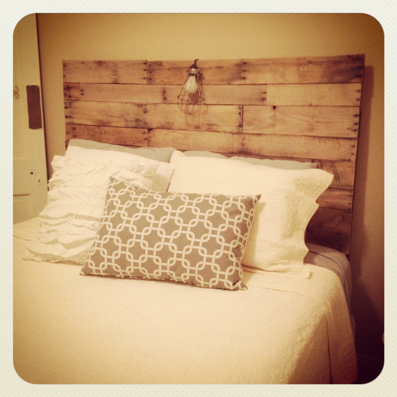 Shabby Shack Crafts Pallet Headboard