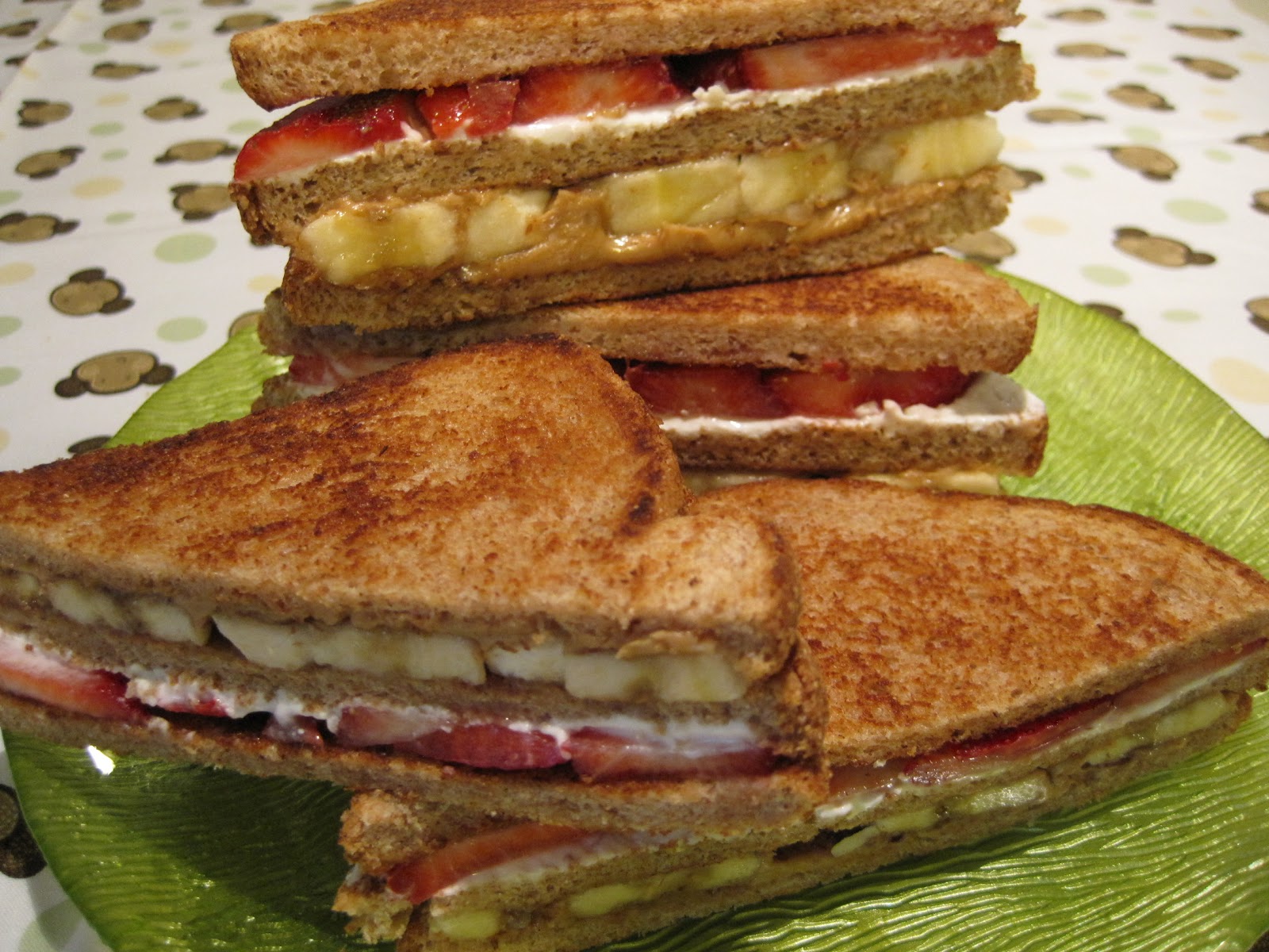 Funky Monkey (Peanut Butter and Fruit Sandwich) Food for the Finicky