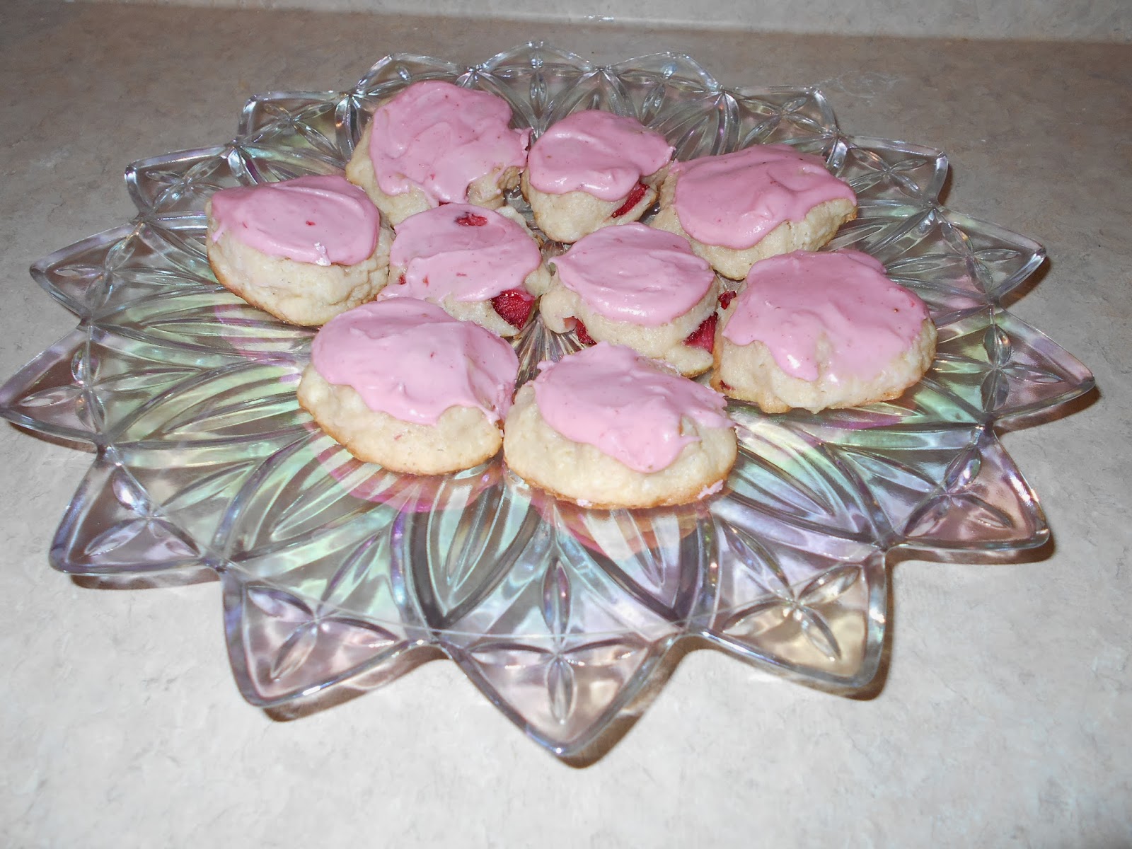 Yummy Recipes Frosted Strawberry Cookies