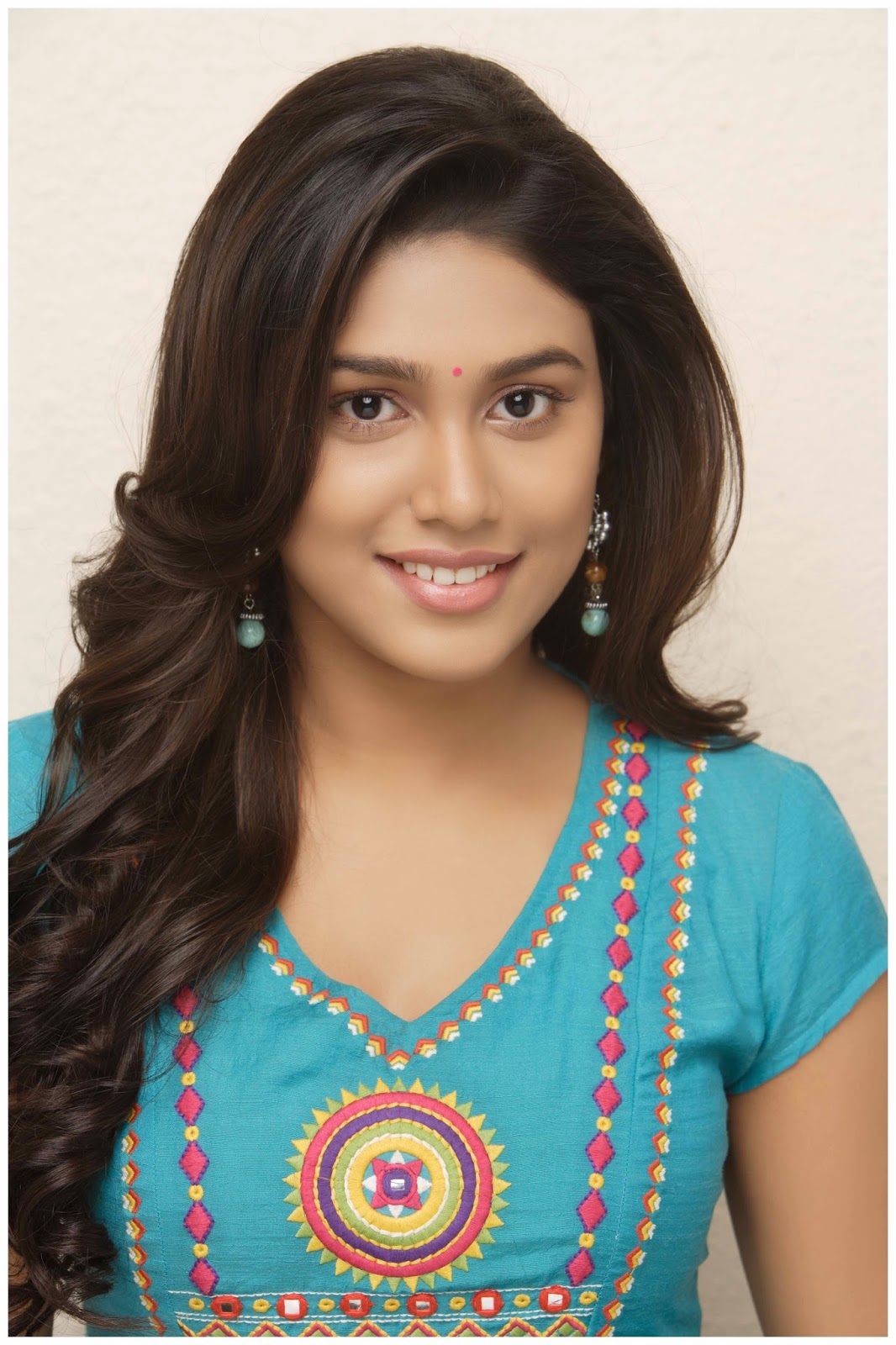 Actress Manisha Yadav latest hot hd stills Tamil Movie