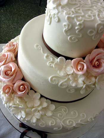 Wedding Cakes With Roses Wedding Cakes With Roses And Calla Lilies