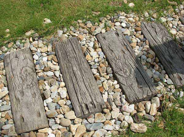 13 DIY Stepping Stones | Do it yourself ideas and projects