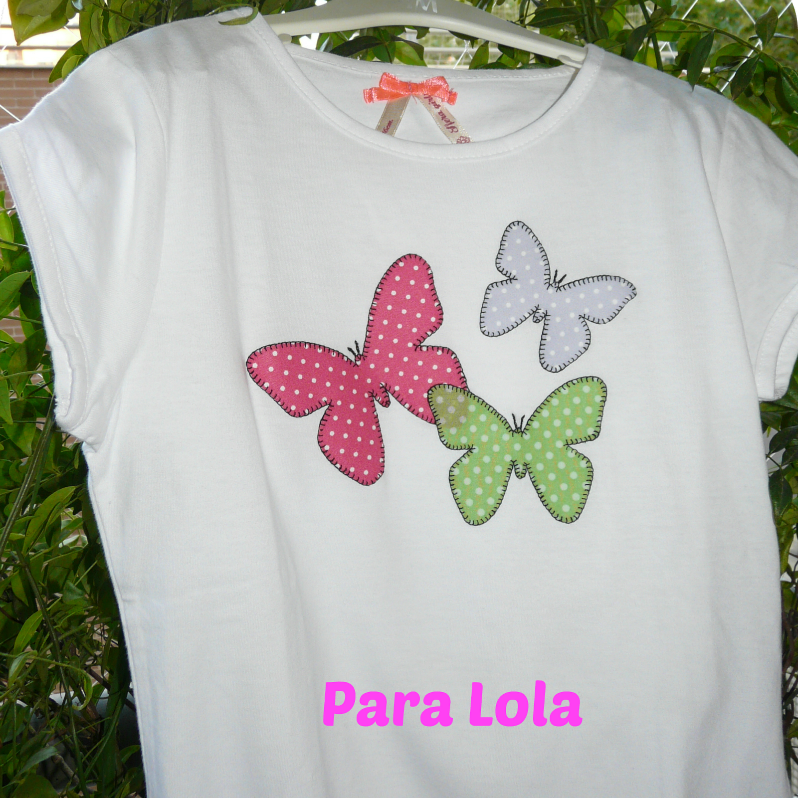 Camiseta con mariposas