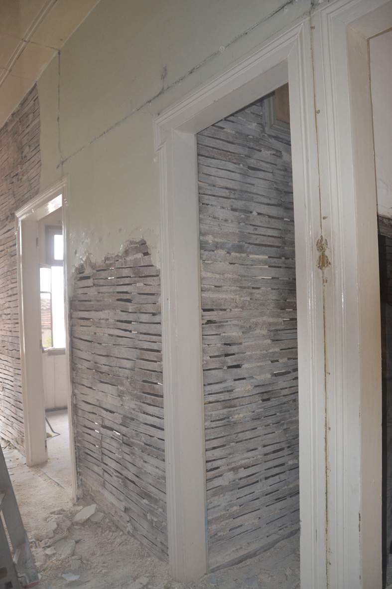 hasarlı bağdadi duvarlarda sıva raspasına başlandı mOTAXA