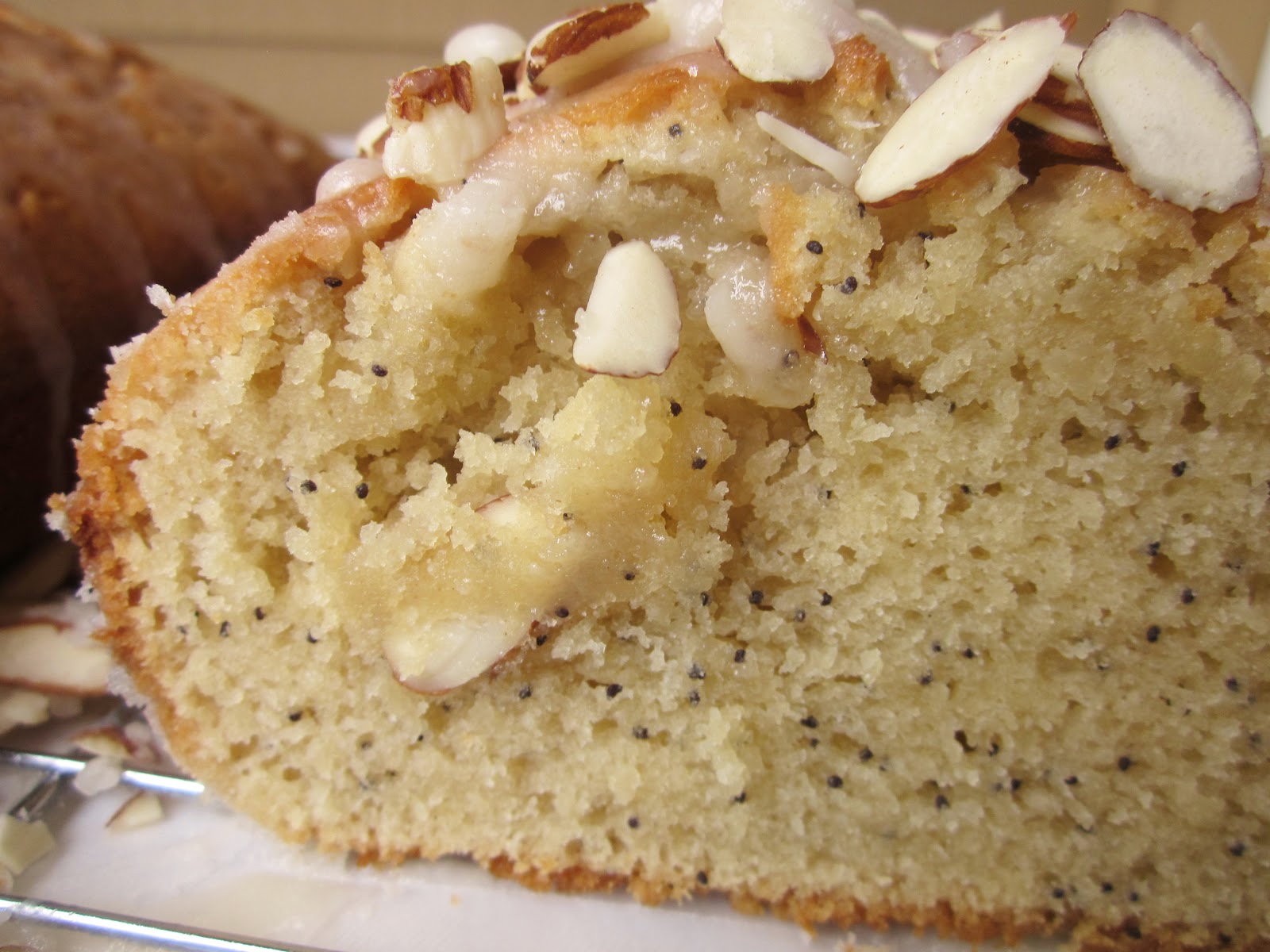 what do poppy seeds taste like