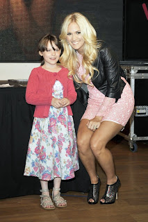 Carrie Underwood with her fan
