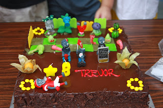 val's passion, cakes, art, wines and more: Homemade Plants vs Zombies