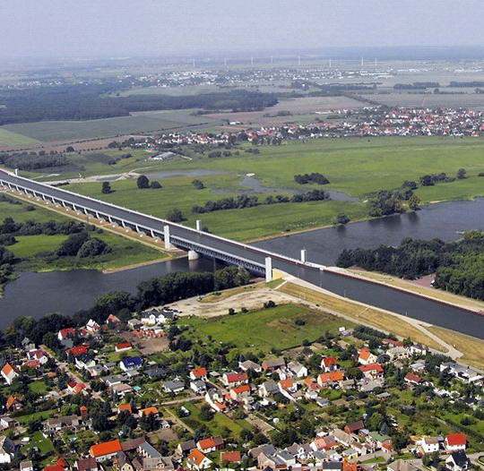 Magdeburg Water Bridge, Sungai Di Atas Sungai Yang Menakjubkan [ www.BlogApaAja.com ]