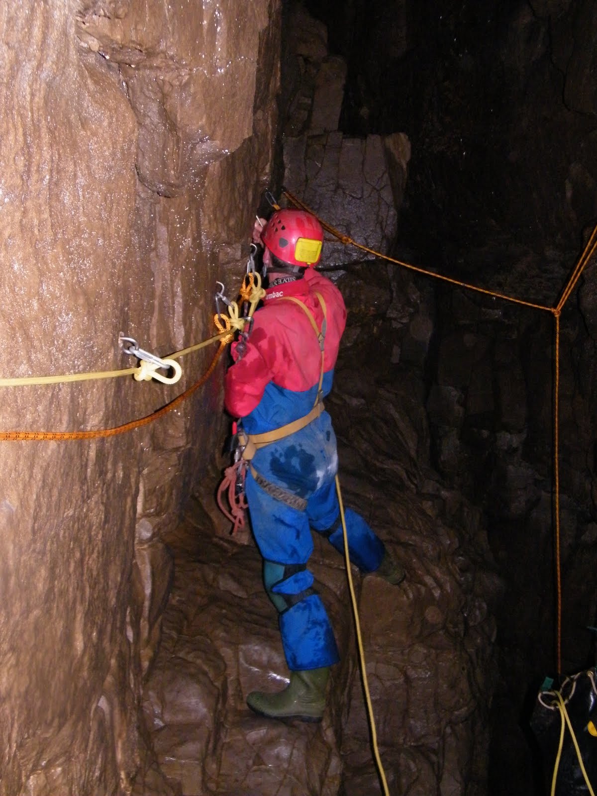 Canoes, Mountains & Caves Caving Sell Gill Holes (Yorkshire Dales)