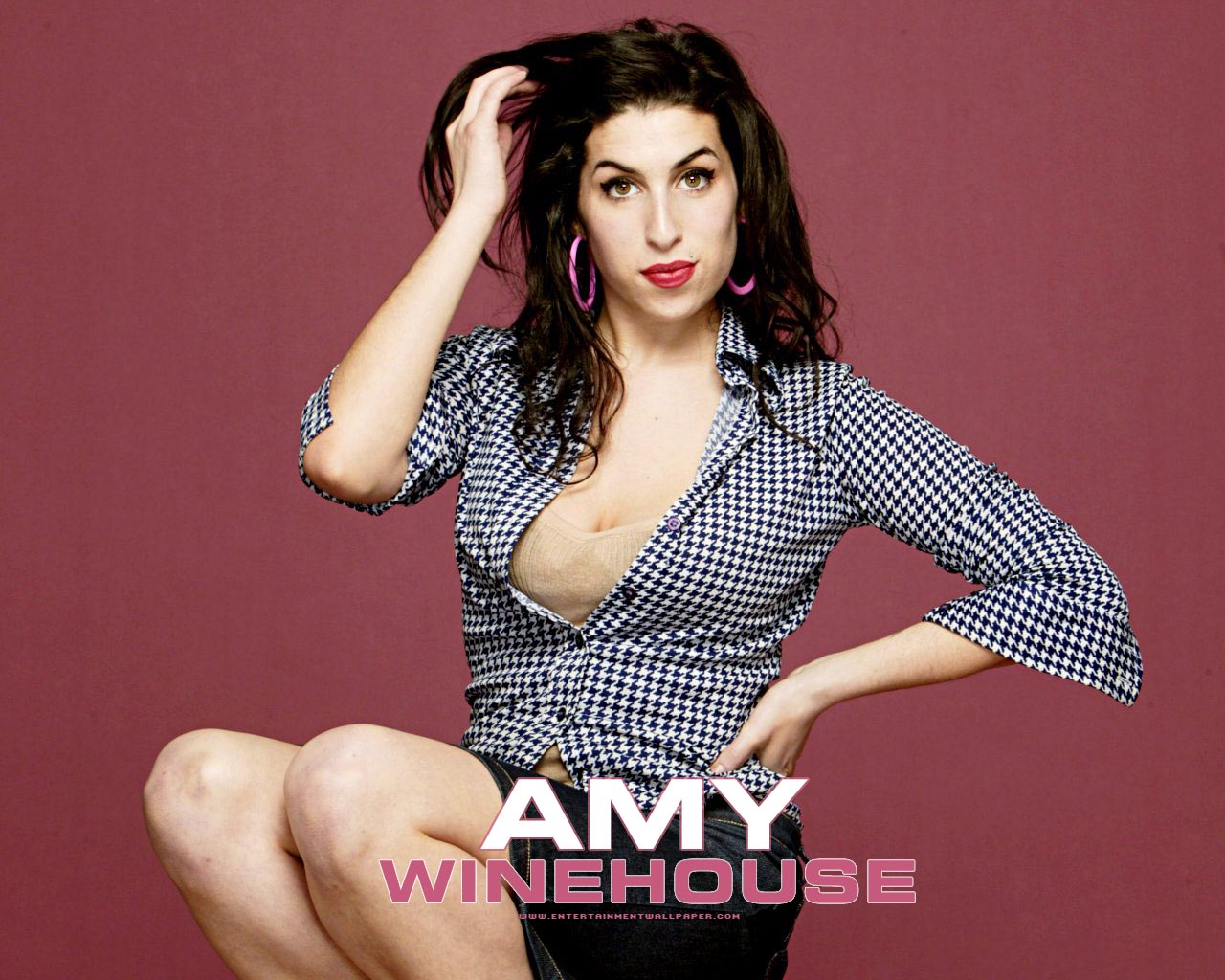 http://1.bp.blogspot.com/-091C59ZQZF0/TitFnSE-buI/AAAAAAAAU0g/ztRv-K4vTyU/s1600/amy_winehouse09.jpg