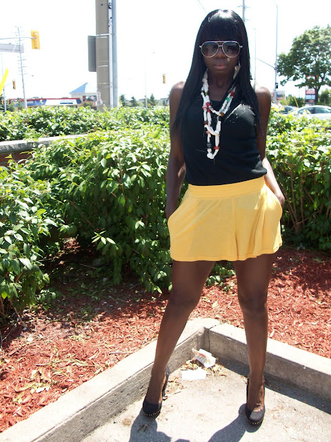 stylists, blogger, black girl, ootd, accessories, high heels, tank top, long hair, yellow shorts, aviator sunglasses