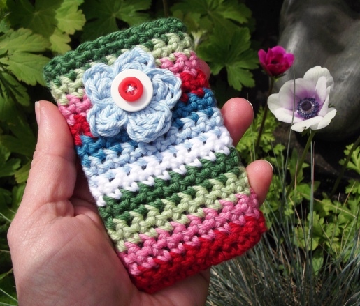 JuliaCrossland: Garden Flower Crocheted Mobile Phone Pocket