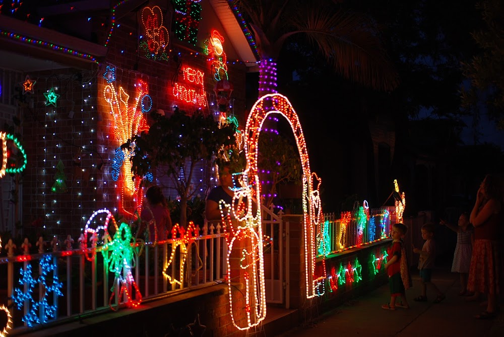 Lucy and The Runaways Sydney Christmas Light Hunting 2012