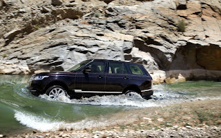 Range Rover Evoque 2013 in water motion images