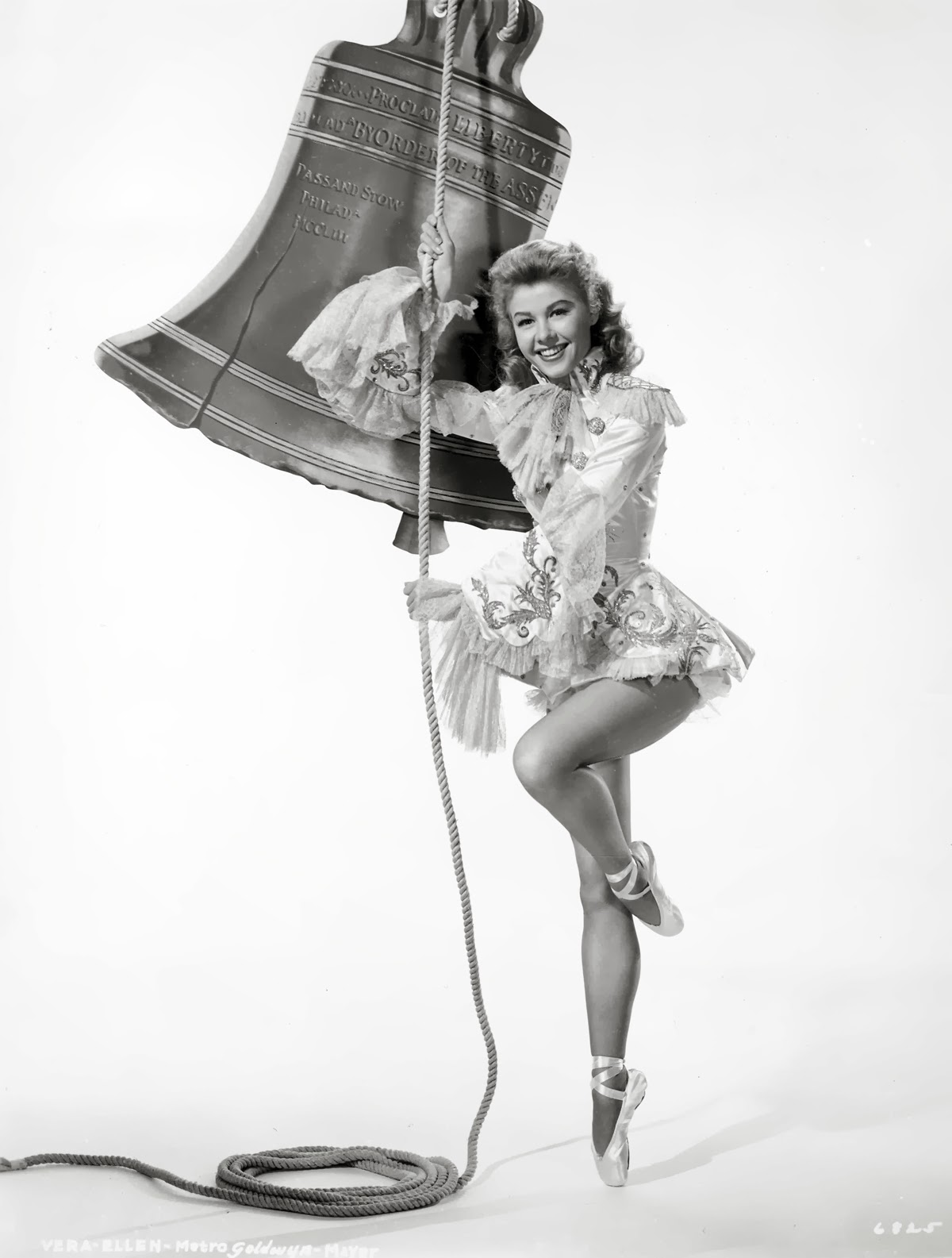 It's The Pictures That Got Small: THE WEDNESDAY GLAMOUR 15!(01)