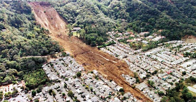 .+Tanah+Longsor 10 Bencana Alam Paling Mengerikan dan Sangat Menakutkan di Dunia