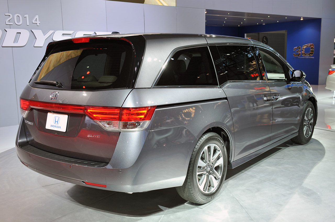 © Automotiveblogz 2014 Honda Odyssey New York 2013 Photos