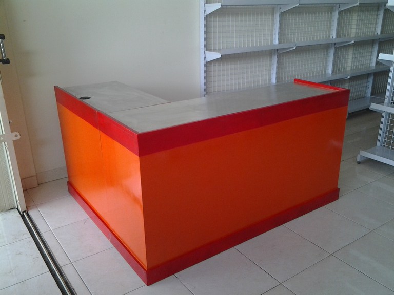 Meja Kasir Kayu Tipe MK02 RAK GUDANG RAK MINIMARKET RAK BESI