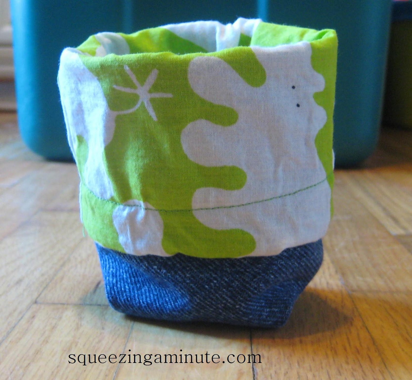 squeezing a minute How to Make a Fabric Storage Container a sewing