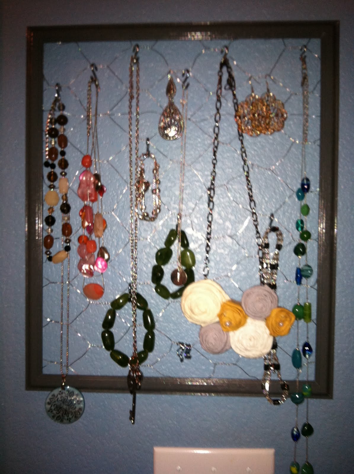 The Baeza Blog Chicken Wire+Frame=Jewelry Holder!