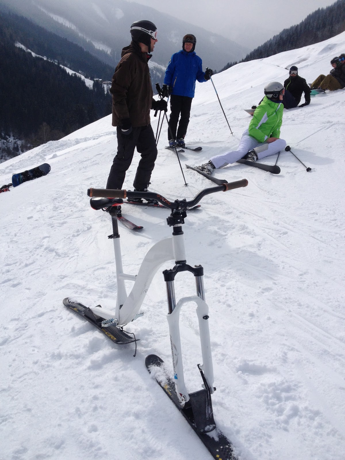 Снежный велосипед Snowbike