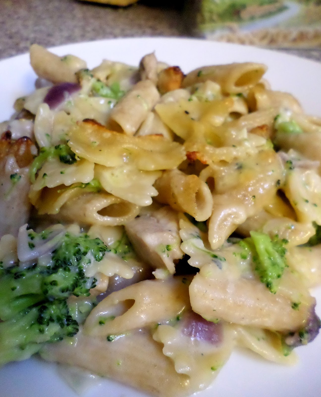 Eat Rainbow Love Chicken, broccoli & stilton pasta bake