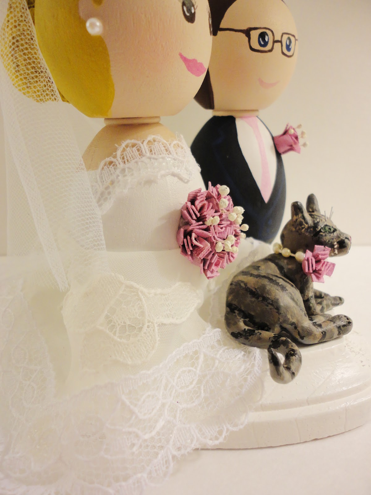 DSMeeBee Bride Groom and Cat Wedding Cake Topper