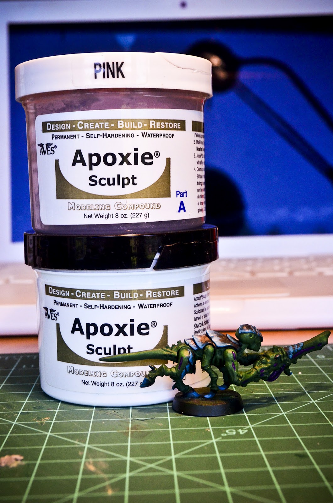 Aves Apoxie Sculpt 1 lb. Green, 2 Part Modeling Compound (A & B)