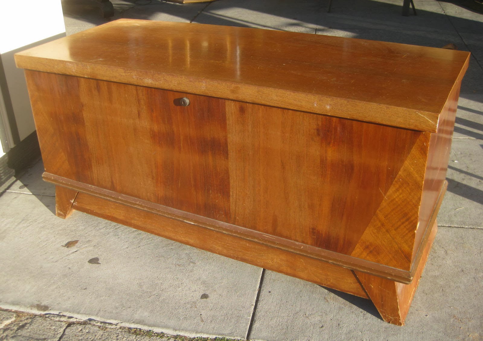 UHURU FURNITURE & COLLECTIBLES SOLD Cedar Chest 95