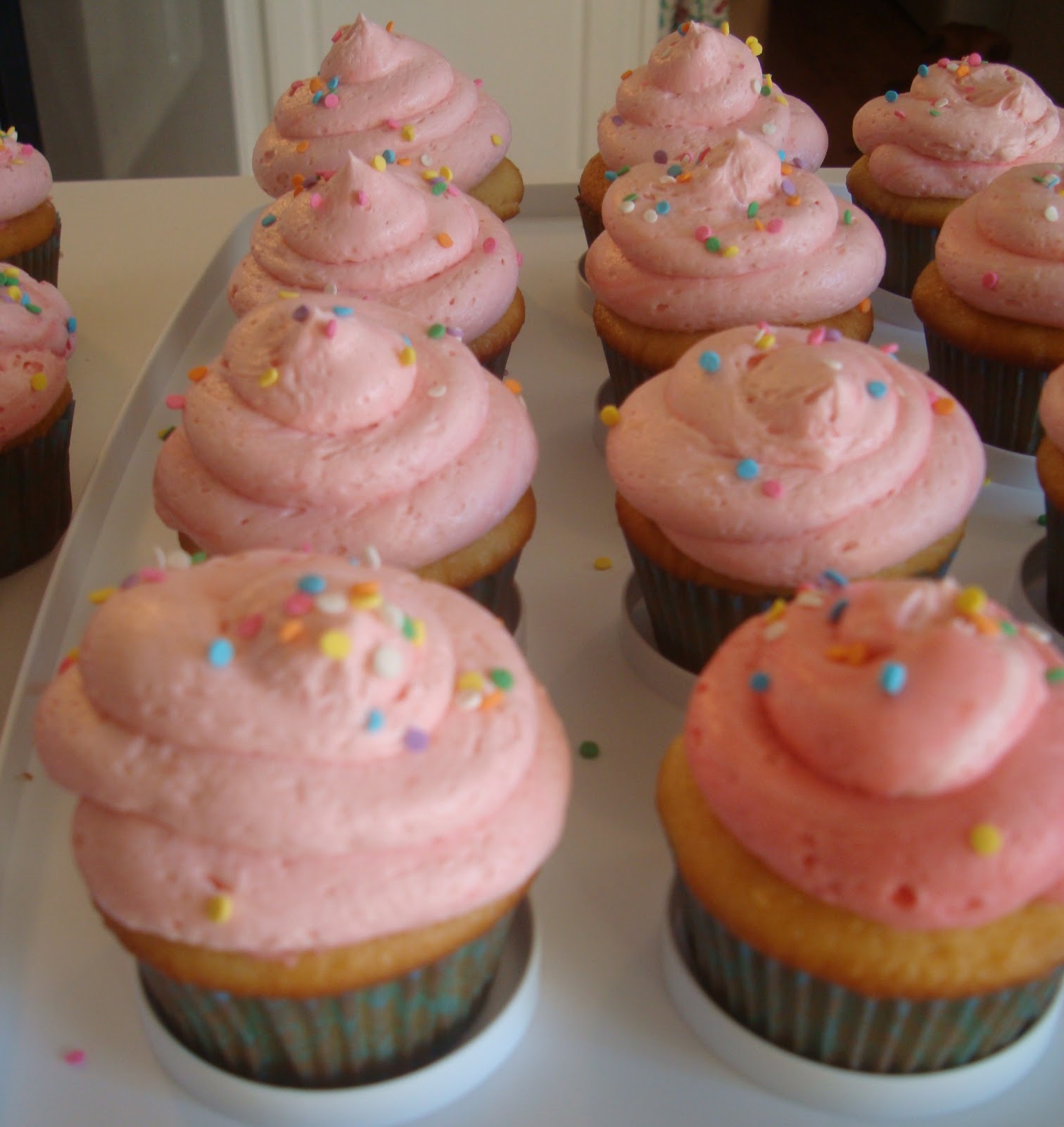 Cupcake at Home: Amazing Fluffy Frosting