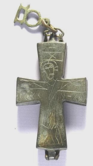 Οι χάλκινοι βυζαντινοί σταυροί-λειψανοθήκες της συλλογής Τσολοζίδη http://leipsanothiki.blogspot.be/